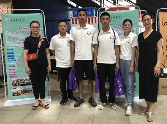 我系专业教师带队赴中学生体育赛事现场开展招生宣传1_副本